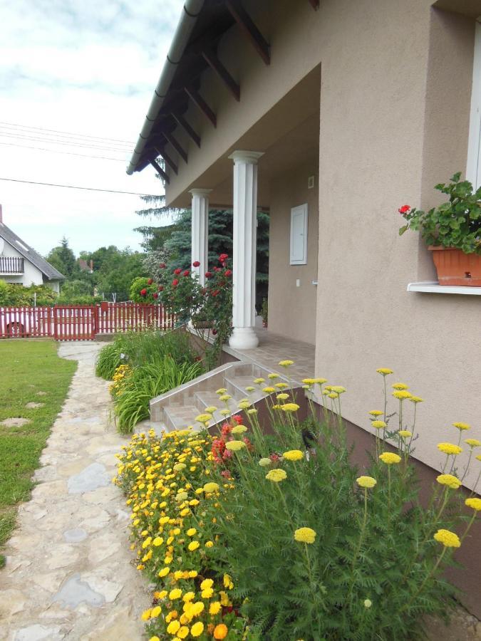Virágos Apartman Balatonszemes Exterior foto